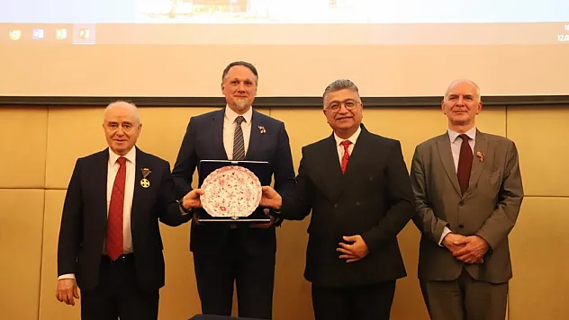 DPÜ'de 'Misafirperver Bir Devlet' Başlıklı Konferans Ve Sergi