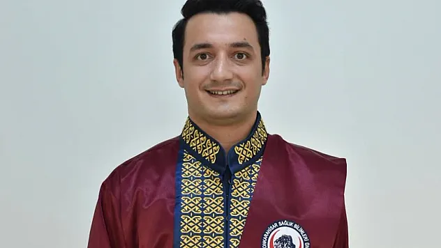 Dr. Bilen: Diş Taşı, Estetik Değil, Sağlık Meselesi
