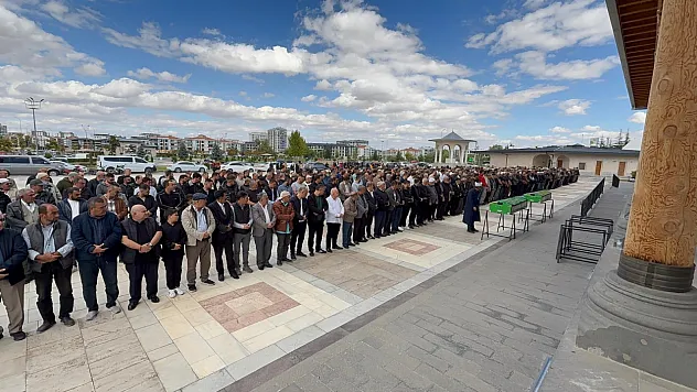 Dualar Şükrü Küçükkurt İçin