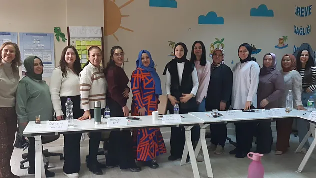Ebeler Ve Hemşireler Normal Doğuma Hazır