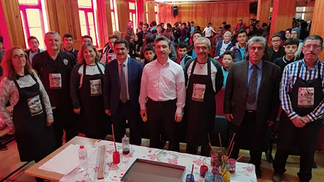 Ebru sanatçıları 2 okulda etkinlik yaptı