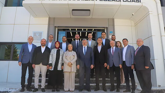 Eczacılardan Milletvekili Özkaya'ya Teşekkür