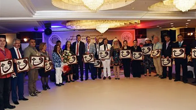 Edebiyat Şöleni'nde şiir ve türkü geçidi