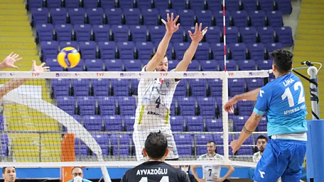 Efeler Haliliye'de ilk galibiyetini aldı