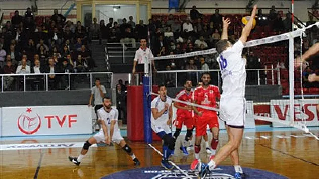 Efeler Tokat'ı rahat geçti
