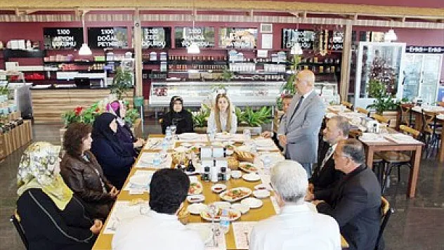 Efeler'den Çoban'a plaket – Kocatepe Gazetesi