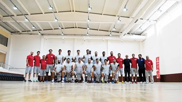 Efeler'in adı Afyon Belediye YÜNTAŞ Voleybol oldu