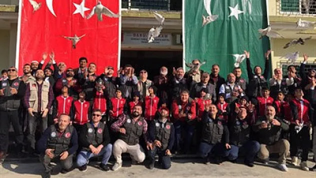 Eğitim-Bir-Sen Pakistan'da yetimlerle buluştu – Kocatepe Gazetesi