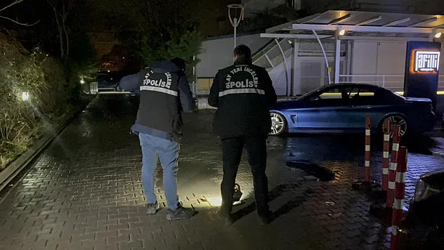 Eğlence Mekânı Çıkışı Husumetlisine Ateş Yağdırdı