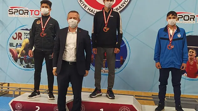Eker, 152 kilogram ile Türkiye ikincisi oldu