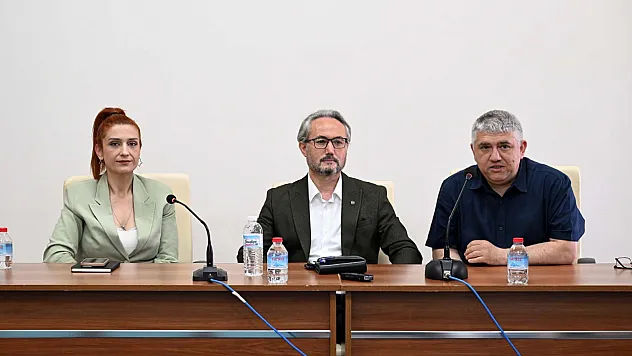 'Eli Kara Olanın Cebi Para Olur'