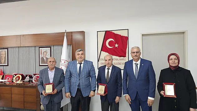 Emekli Okul Müdürlerine Plaketli Vefa