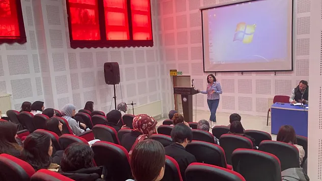Emet MYO'da 'Kadına Yönelik Farkındalık' Başlıklı Seminer Düzenlendi