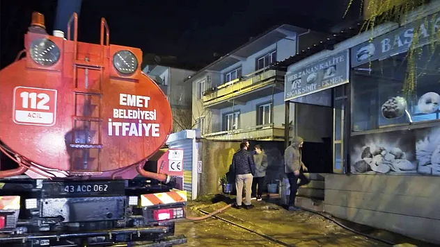 Emet'te Fırın Deposunda Çıkan Yangın Büyümeden Söndürüldü