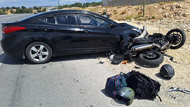 Emet'te Otomobille Motosiklet Çarpıştı: 1 Yaralı