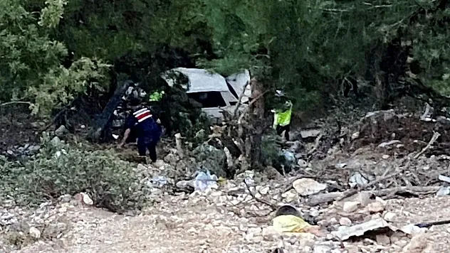 Emet'te Uçuruma Yuvarlanan Araçtaki Karı Koca Yaralandı