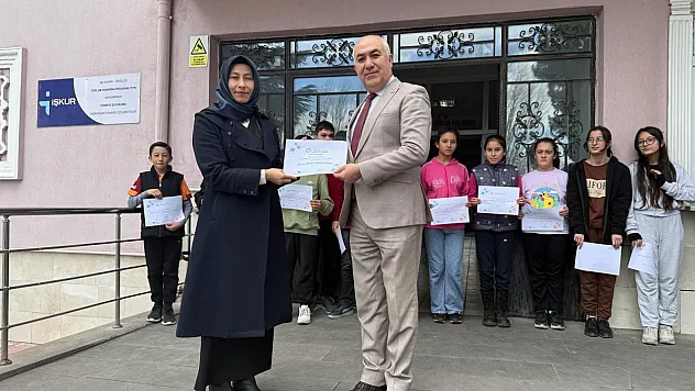 Emirdağ Gömü Ortaokulu, Avrupa'dan 'Etwinning' Projesiyle Ödülle Döndü