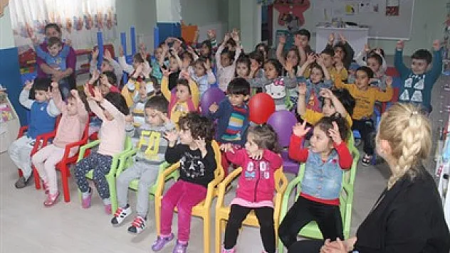 Emirdağ'da miniklere el yıkama eğitimi