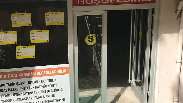 Emlakçıda bıçaklanan şahıs hastaneye kaldırıldı