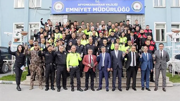 Emniyet'ten eğitime SMS ile destek