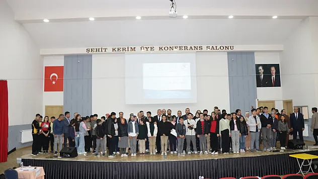 En Kutlu Yarışmada Bilgilerini Konuşturdular
