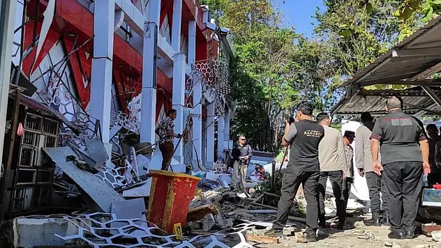 Endonezya'da 7,4'lük Deprem