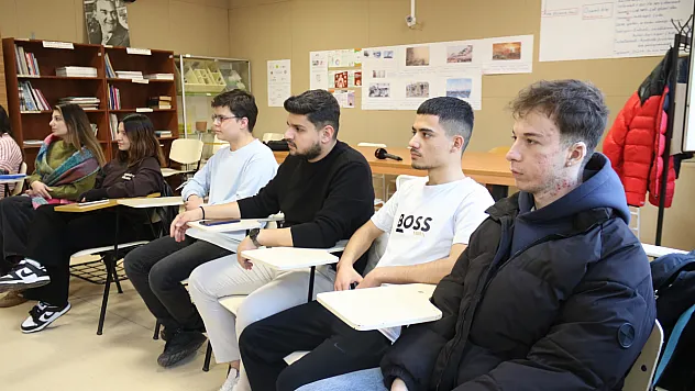 Engelleri Kaldıran Türkiye'nin İlk Ve Tek Yükseköğretim Kurumu 32 Yıldır Hizmet Veriyor