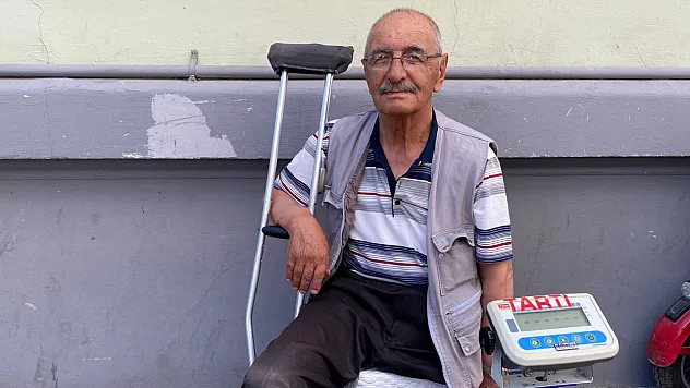 Engelli Aracıyla Hamamyolu'na Geliyor, Tartıyla Geçimini Sağlıyor
