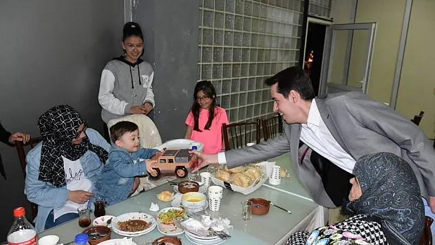 Engelli, öksüz ve yetimler gönül sofrasında buluştu