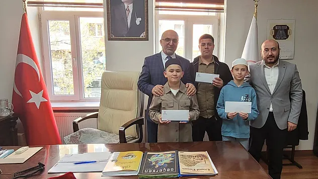 Erkmen Hafızlık Erkek Kur'an Kursu Öğrencileri Gururlandırdı