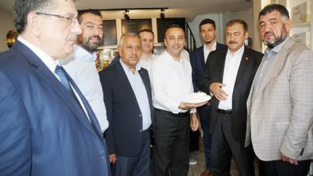 Eroğlu'na Uzun Çarşı'da sevgi seli