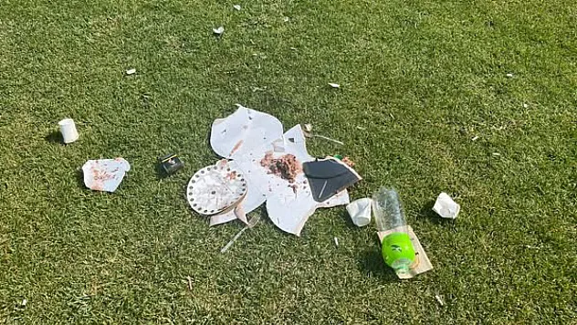 Ertuğrul Gazi Tören Alanı'na Yakışmayan Görüntüler