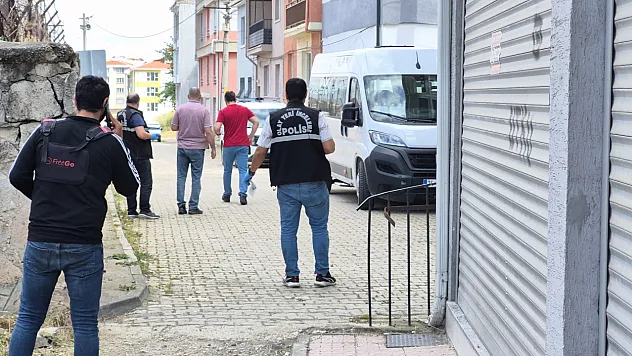 Eskişehir'de 17 Yaşındaki Çocuk, Bir Kişiyi Pompalı Tüfekle Vurdu