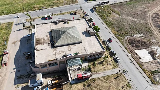 Eskişehir'de AVM çatısında çıkan yangın korkuttu