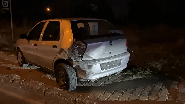 Eskişehir'de Hafif Ticari Araç İle Otomobil Çarpıştı