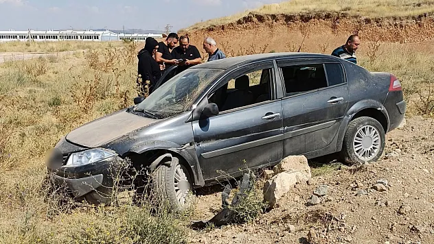 Eskişehir'de Kontrolden Çıkan Otomobil Toprak Alana Girdi