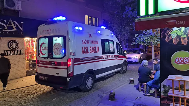 Eskişehir'de Korkutan Kaza! Otomobil Bankta Oturan 2 Çocuğa Çarptı