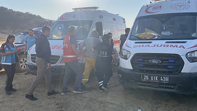 Eskişehir'de Yangına Müdahale Eden İtfaiye Eri Dumandan Etkilendi