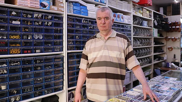 Eskişehir'in Son Zanaatkârı: 100 Yıllık Dikiş Makinesini Bile Konuşturabiliyor