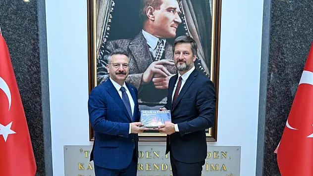 Eskişehir Valisi Hüseyin Aksoy, Büyükelçi Viktor Matis'i makamında kabul etti