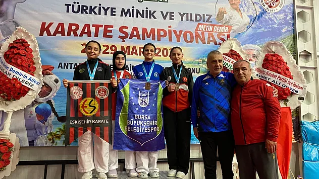 Eskişehirli Karateciler Türkiye Şampiyonası'ndan Madalyalarla Döndü