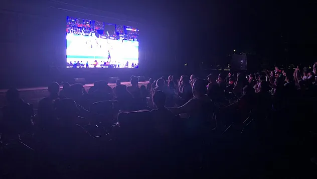 Eskişehirliler Milli Voleybol Maçını Dev Ekranda İzledi