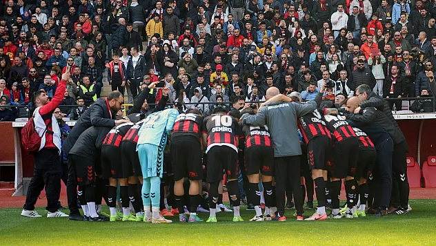 Eskişehirspor'a Taşlı Saldırı!