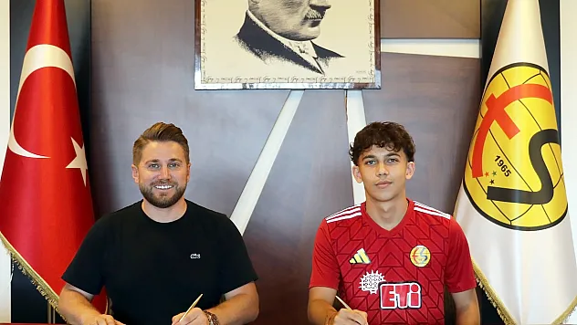 Eskişehirspor Altyapı Oyuncusu Ozan İsmail Cörüt İle Sözleşme İmzaladı