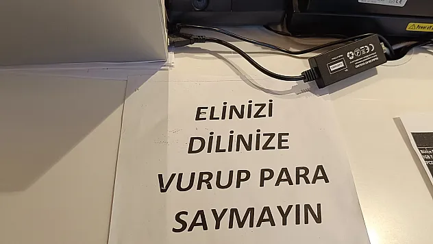 Esnafın Kasa Önüne Yazdığı Yazı Dikkat Çekiyor