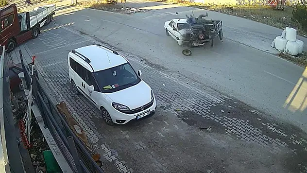Feci kaza anbean güvenlik kameralarına yansıdı
