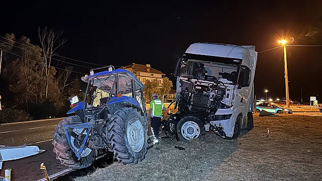 Feci Kaza: Tır Traktörü Biçti: 1 Ölü