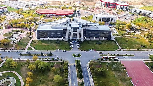 Fen Edebiyat'ta coşkulu mezuniyet – Kocatepe Gazetesi