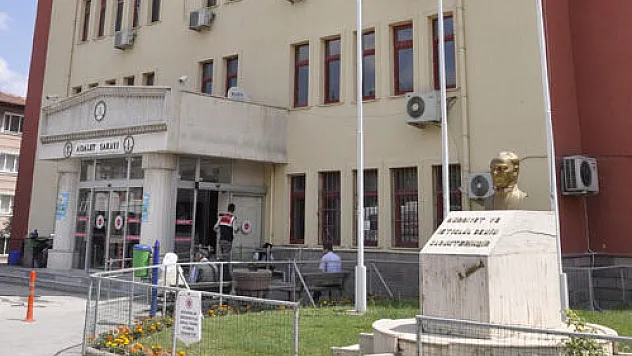 Afyon’u sarsan cinayetin mahkemesi başladı. Fırıncıyı bıçaklayıp öldüren sanıklar neler söyledi