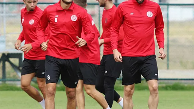 FTA Antalyaspor Afyon’a  4 günlük kamp için geldi